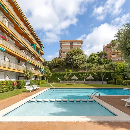 Familiar Con Piscina Junto A La Playa *